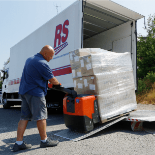 Camion bâché avec ouverture totale