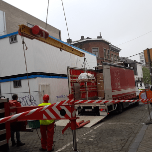 Chargement et déchargement de camion difficile en milieu urbain et industriel