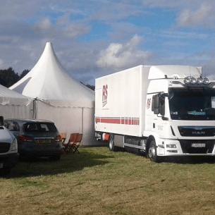 Le camion peut servir de lieu de stockage pendant toute la durée de l'exposition ou de la foire